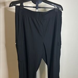 Retrology Black Cropped Pants for Women